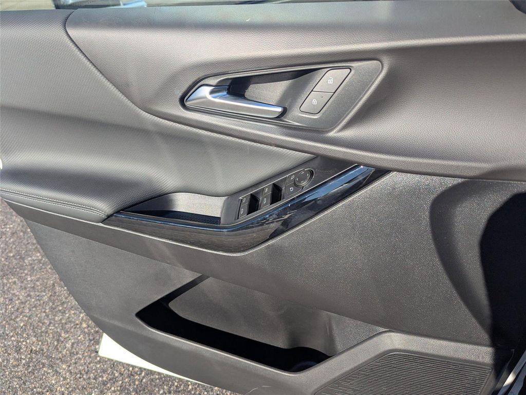 new 2026 Chevrolet Equinox car, priced at $28,162