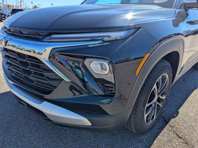 new 2025 Chevrolet TrailBlazer car, priced at $27,430