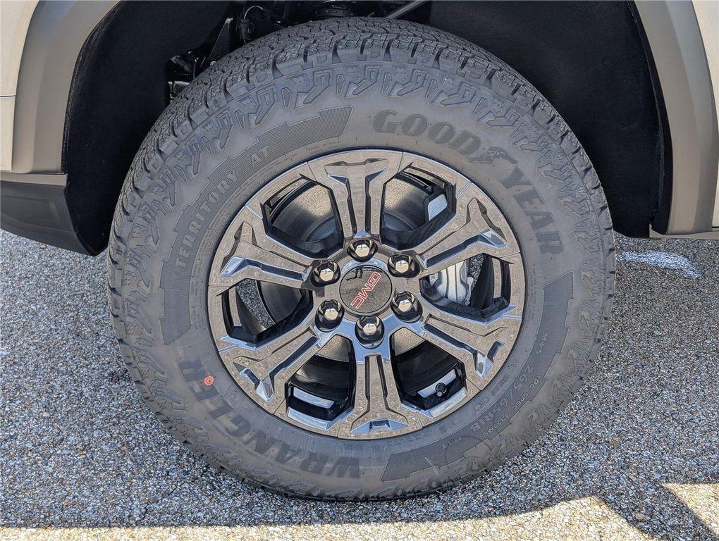 new 2025 GMC Canyon car, priced at $38,926