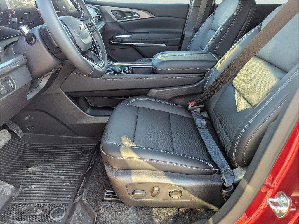 new 2026 Chevrolet Traverse car, priced at $42,299