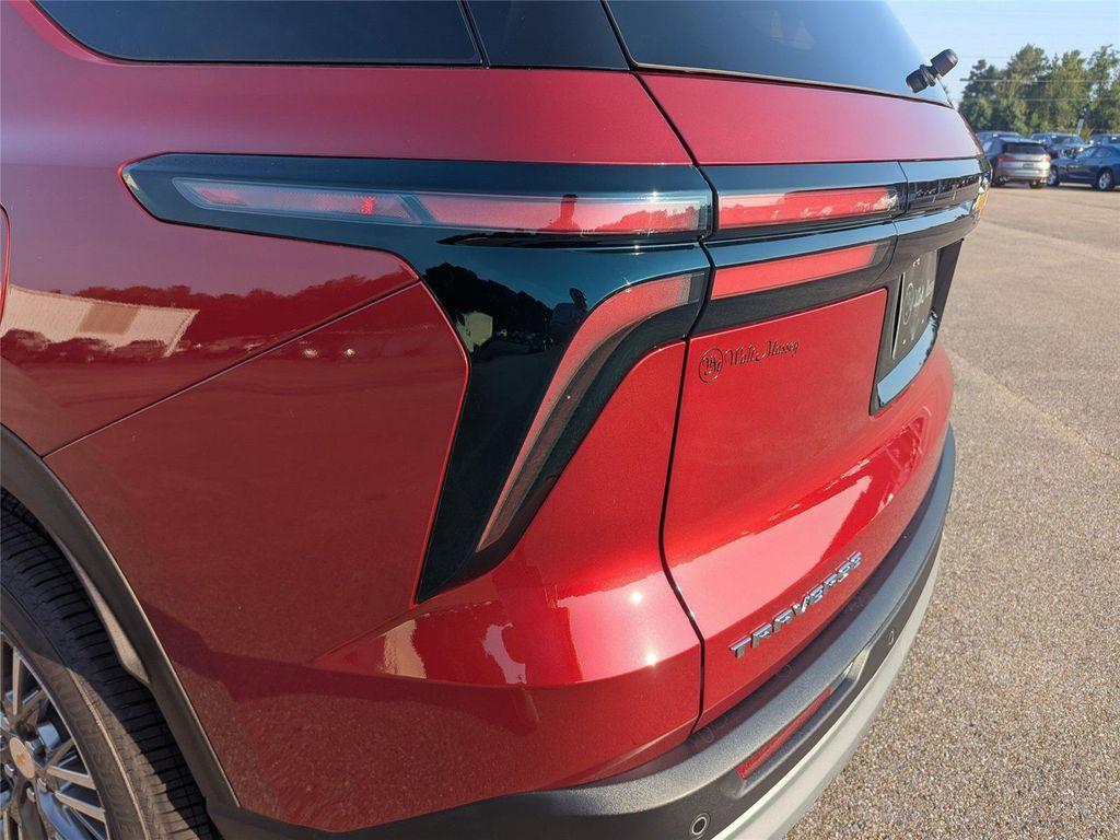 new 2026 Chevrolet Traverse car, priced at $42,299