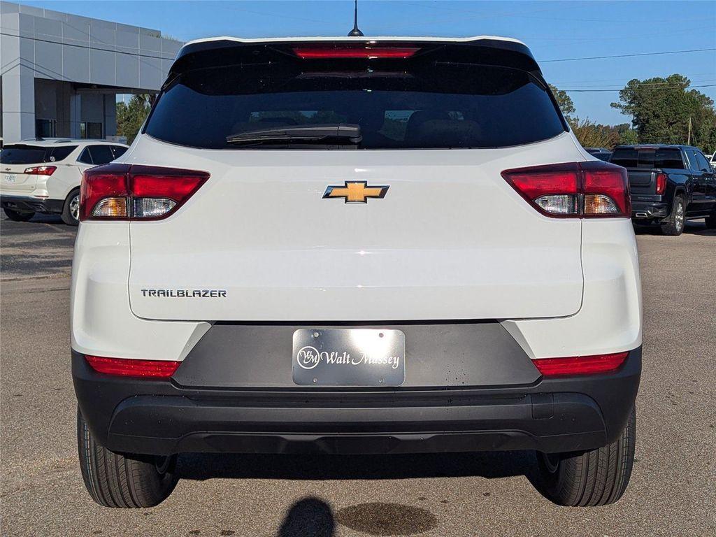 new 2026 Chevrolet TrailBlazer car, priced at $25,588
