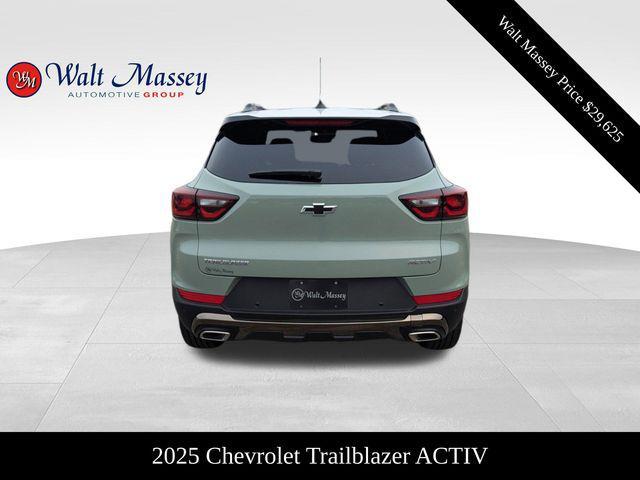 new 2025 Chevrolet TrailBlazer car, priced at $29,625