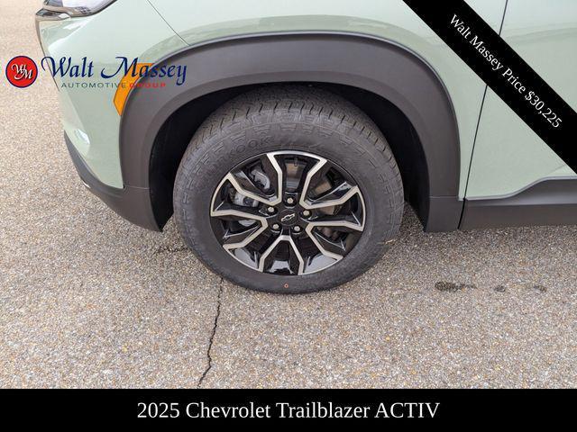 new 2025 Chevrolet TrailBlazer car, priced at $30,225