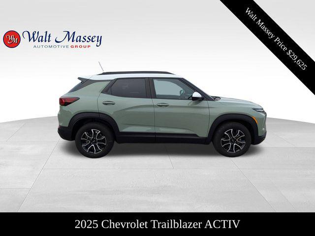 new 2025 Chevrolet TrailBlazer car, priced at $29,625