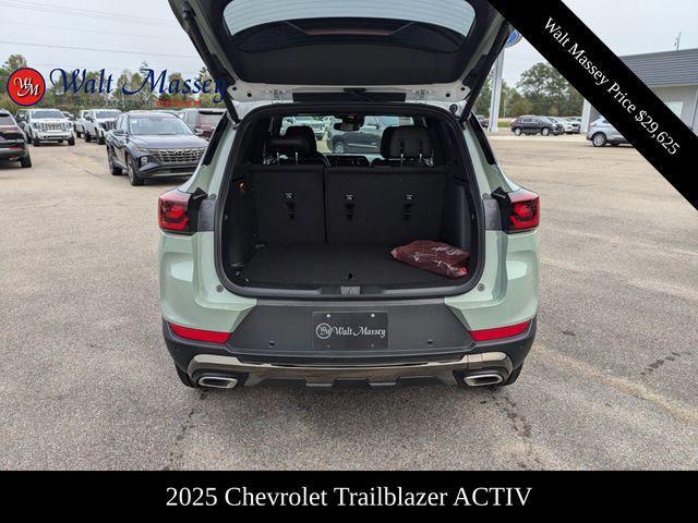 new 2025 Chevrolet TrailBlazer car, priced at $29,625