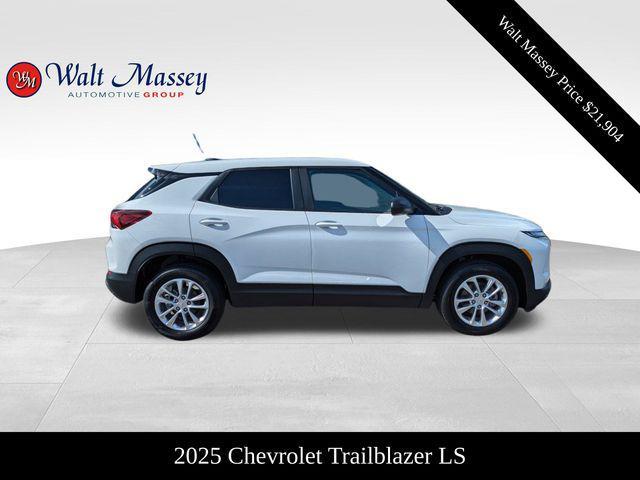 new 2025 Chevrolet TrailBlazer car, priced at $21,904