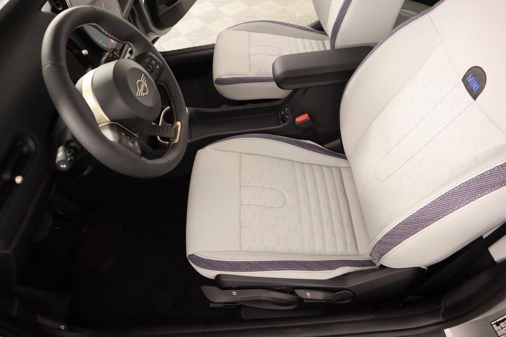 new 2025 MINI Hardtop car, priced at $32,430