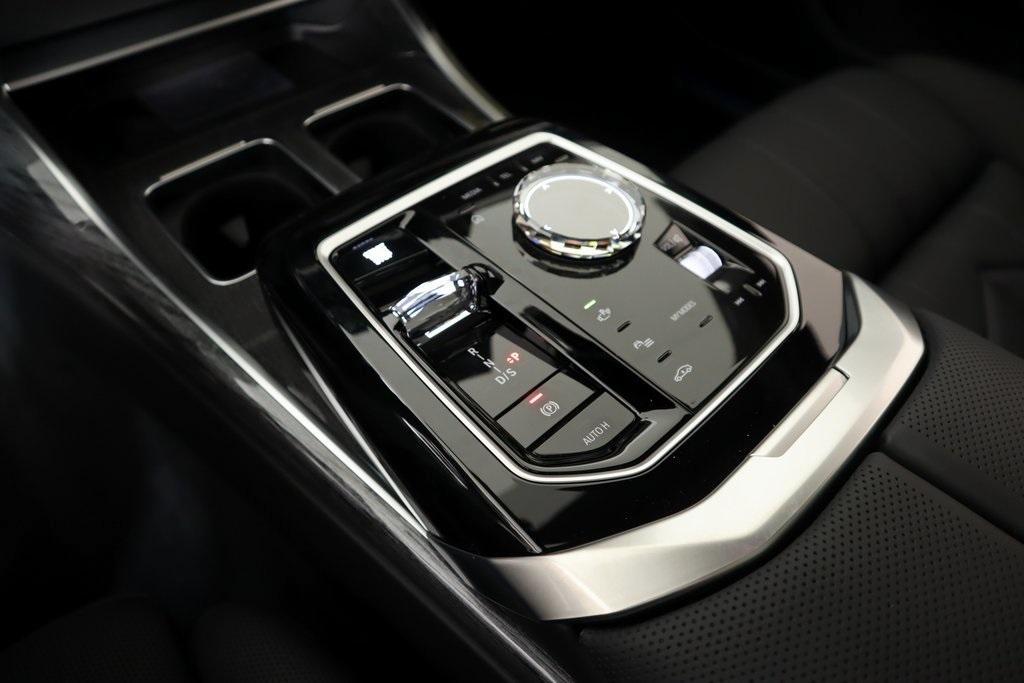 new 2025 BMW 760 car, priced at $117,124