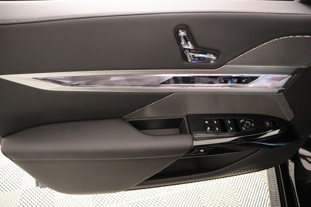 new 2025 BMW 760 car, priced at $117,124