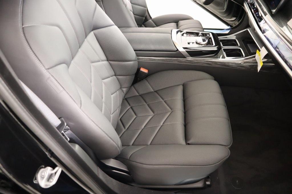 new 2025 BMW 760 car, priced at $117,124