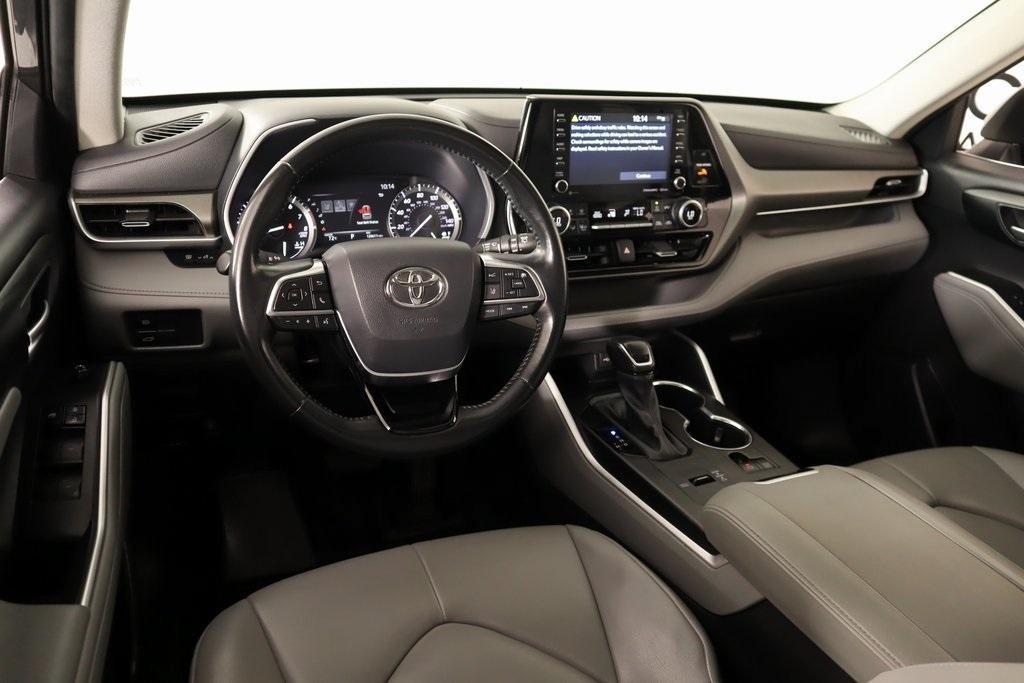 used 2021 Toyota Highlander car, priced at $23,105