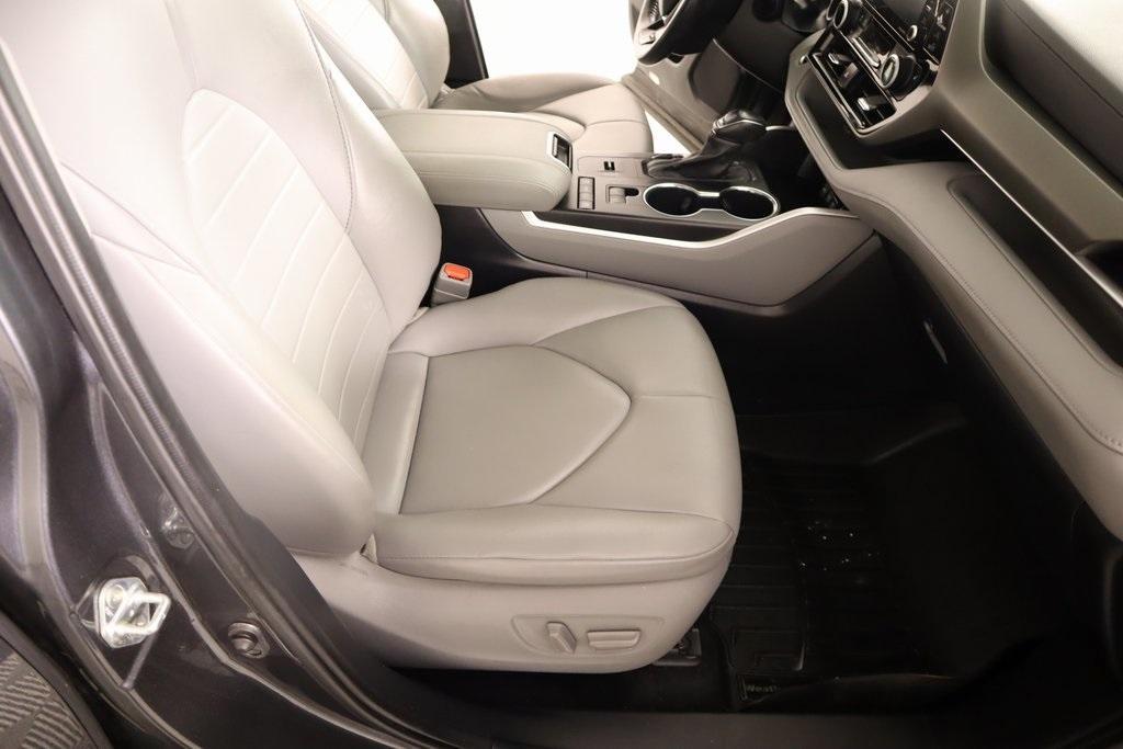 used 2021 Toyota Highlander car, priced at $23,105