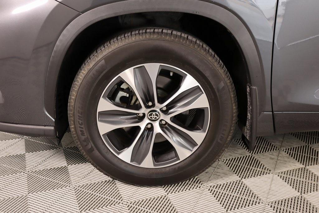 used 2021 Toyota Highlander car, priced at $23,105