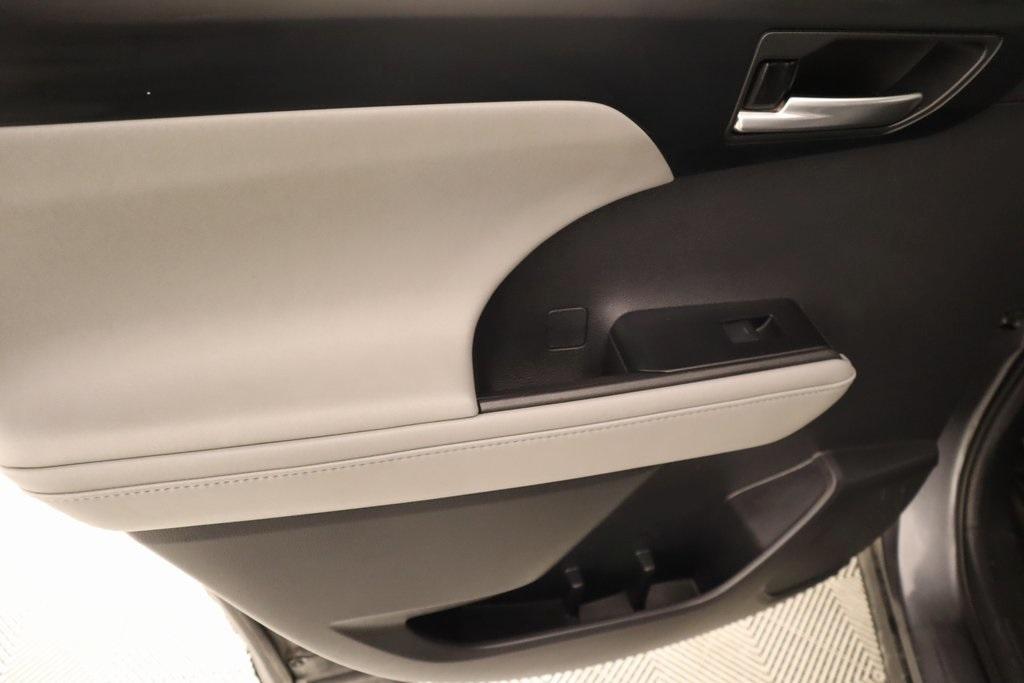 used 2021 Toyota Highlander car, priced at $23,105