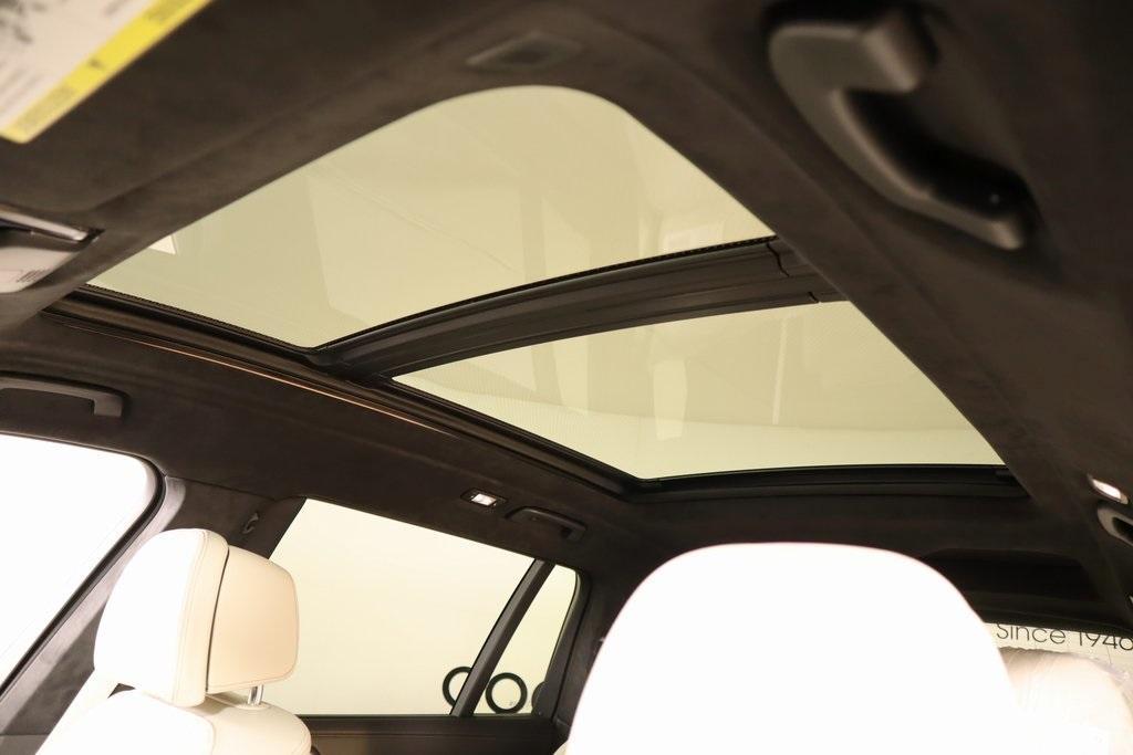 new 2026 BMW X7 car, priced at $103,705
