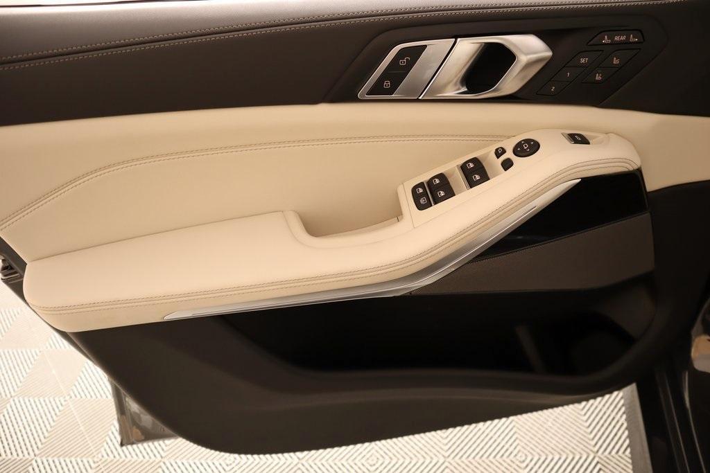 new 2026 BMW X7 car, priced at $103,705
