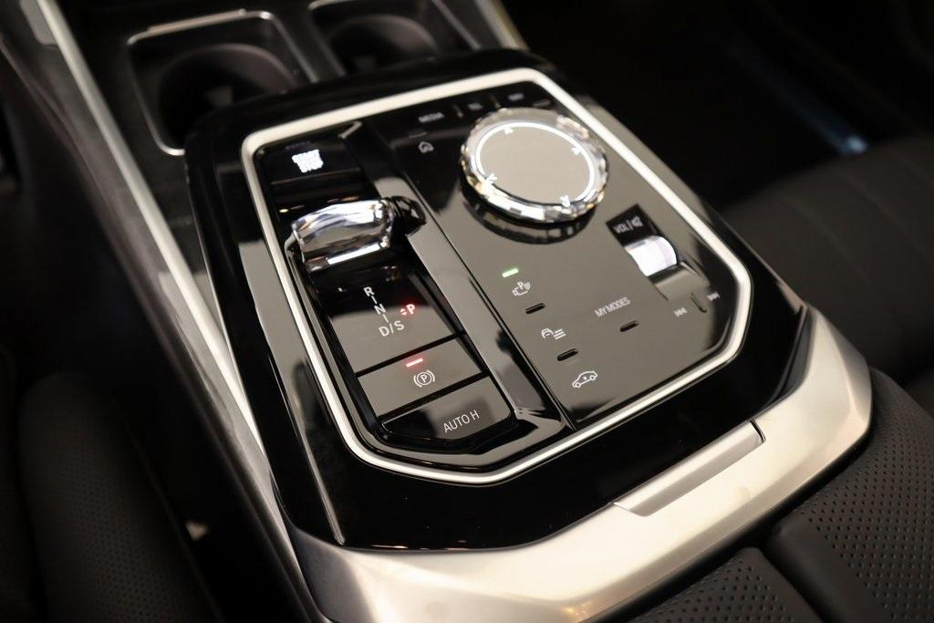 new 2025 BMW 760 car, priced at $129,400