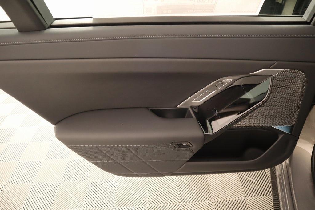 new 2025 BMW 760 car, priced at $129,400