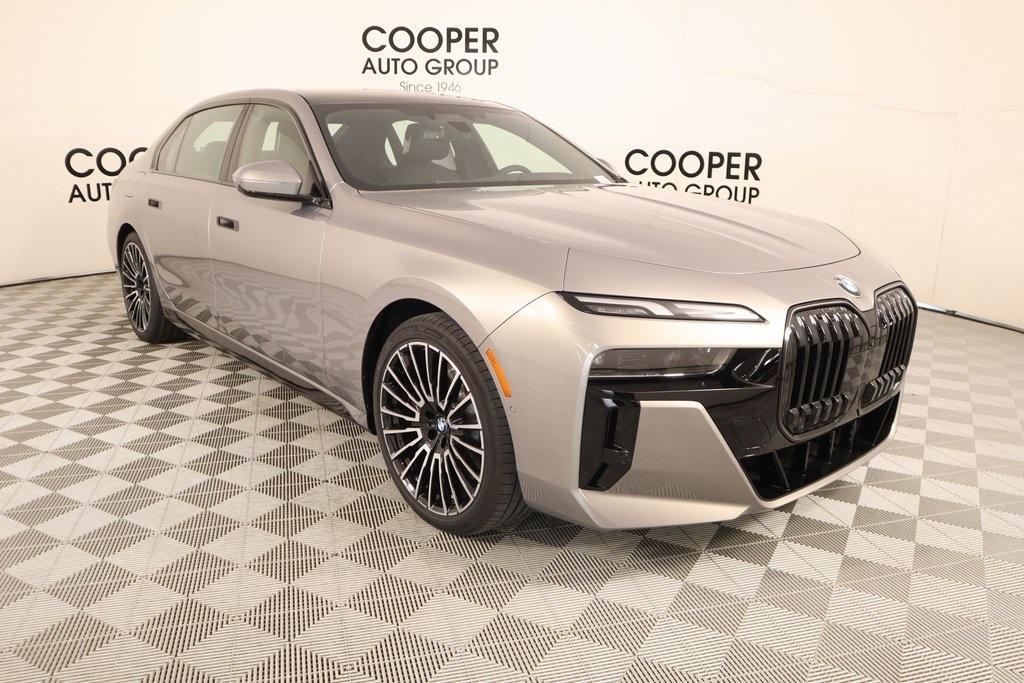 new 2025 BMW 760 car, priced at $129,400