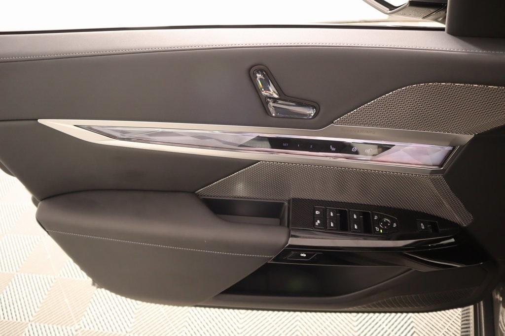 new 2025 BMW 760 car, priced at $129,400
