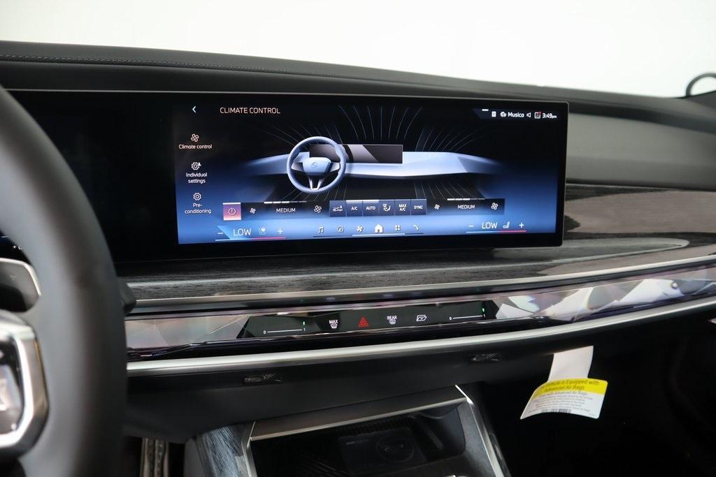 new 2025 BMW 760 car, priced at $134,150