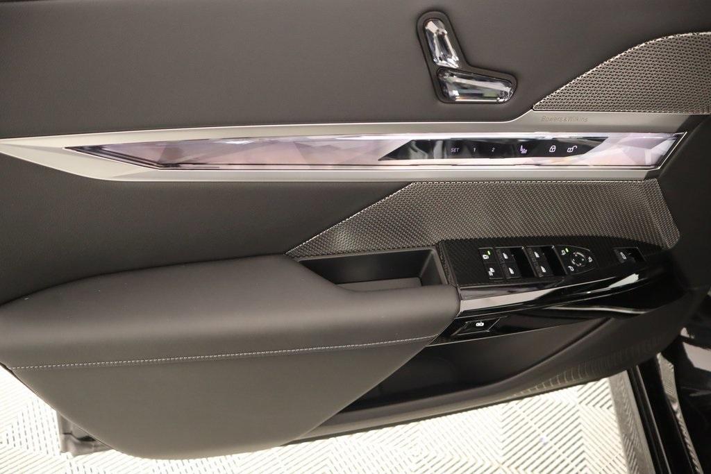 new 2025 BMW 760 car, priced at $134,150