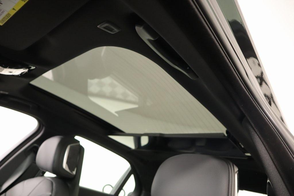 new 2025 BMW 760 car, priced at $134,150