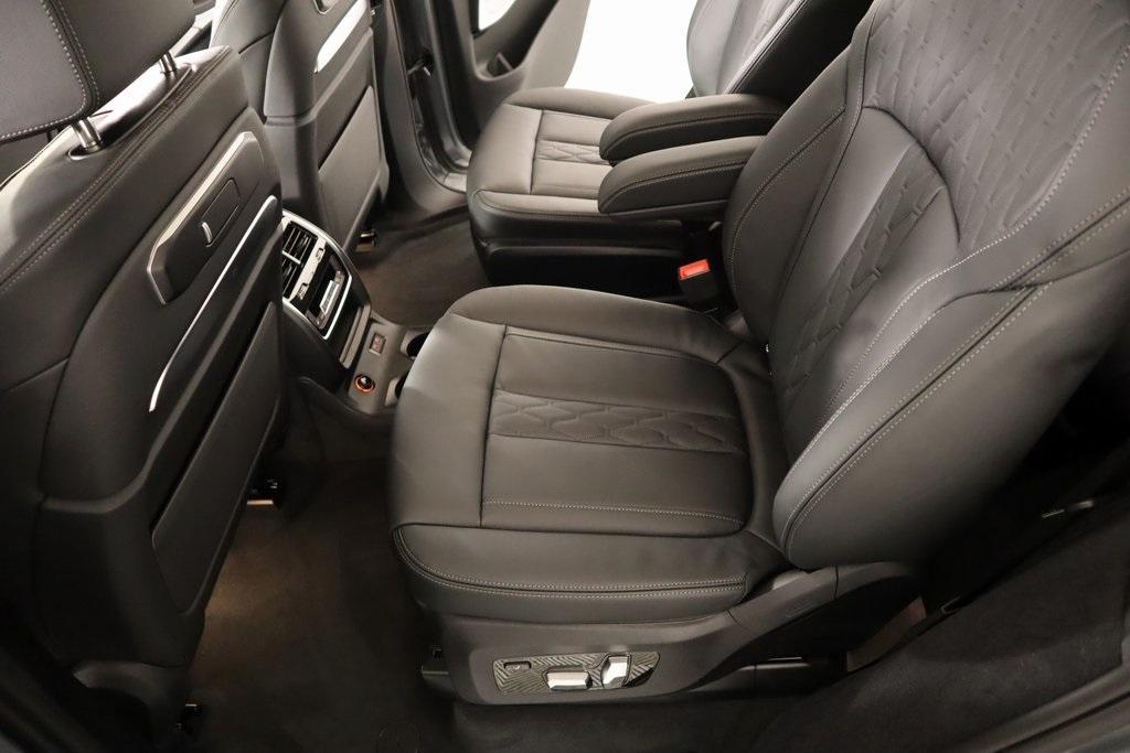 new 2026 BMW ALPINA XB7 car, priced at $161,425