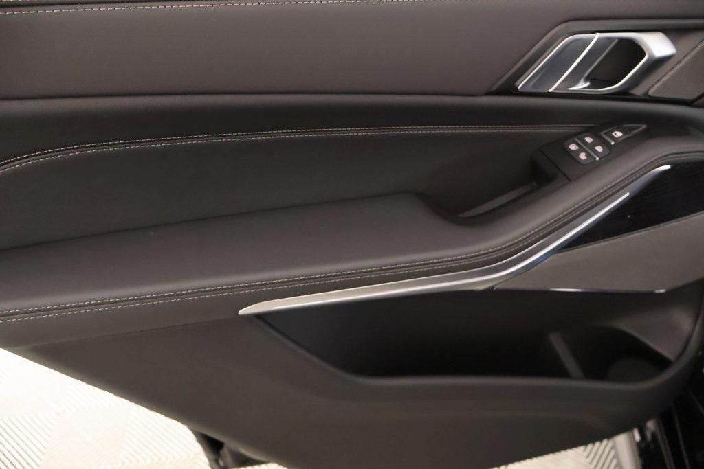 new 2026 BMW X7 car, priced at $99,805