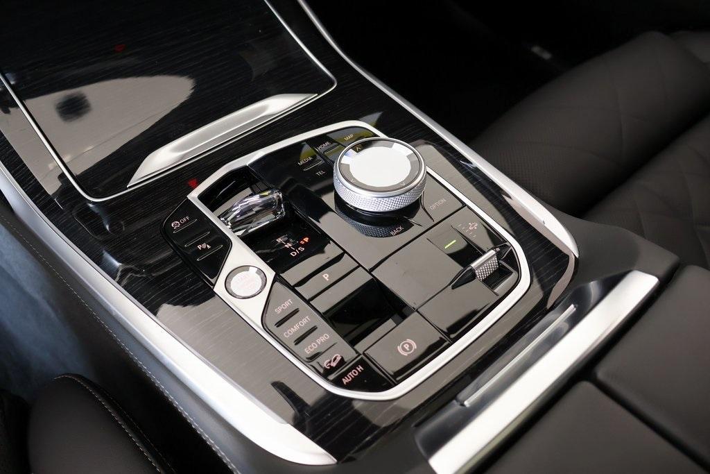 new 2026 BMW X7 car, priced at $99,805
