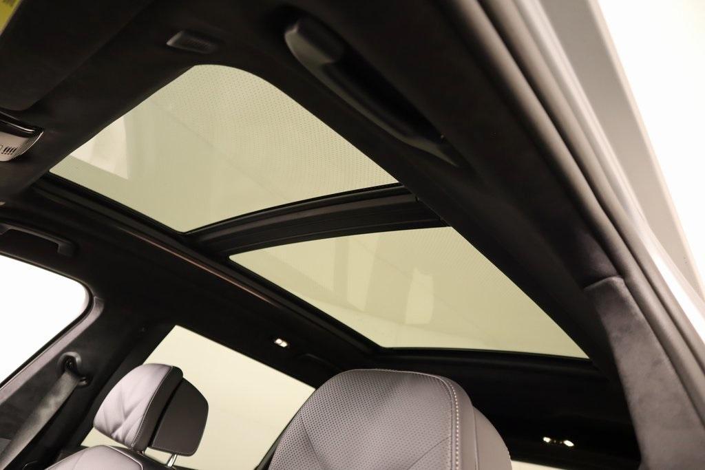 new 2026 BMW X7 car, priced at $104,805