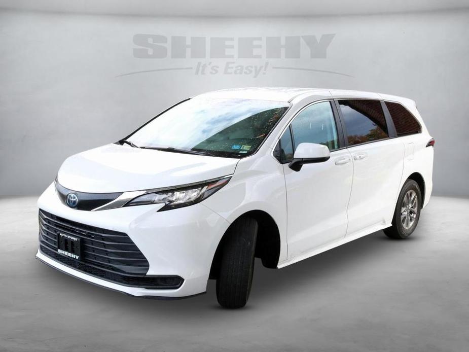 used 2022 Toyota Sienna car, priced at $39,206