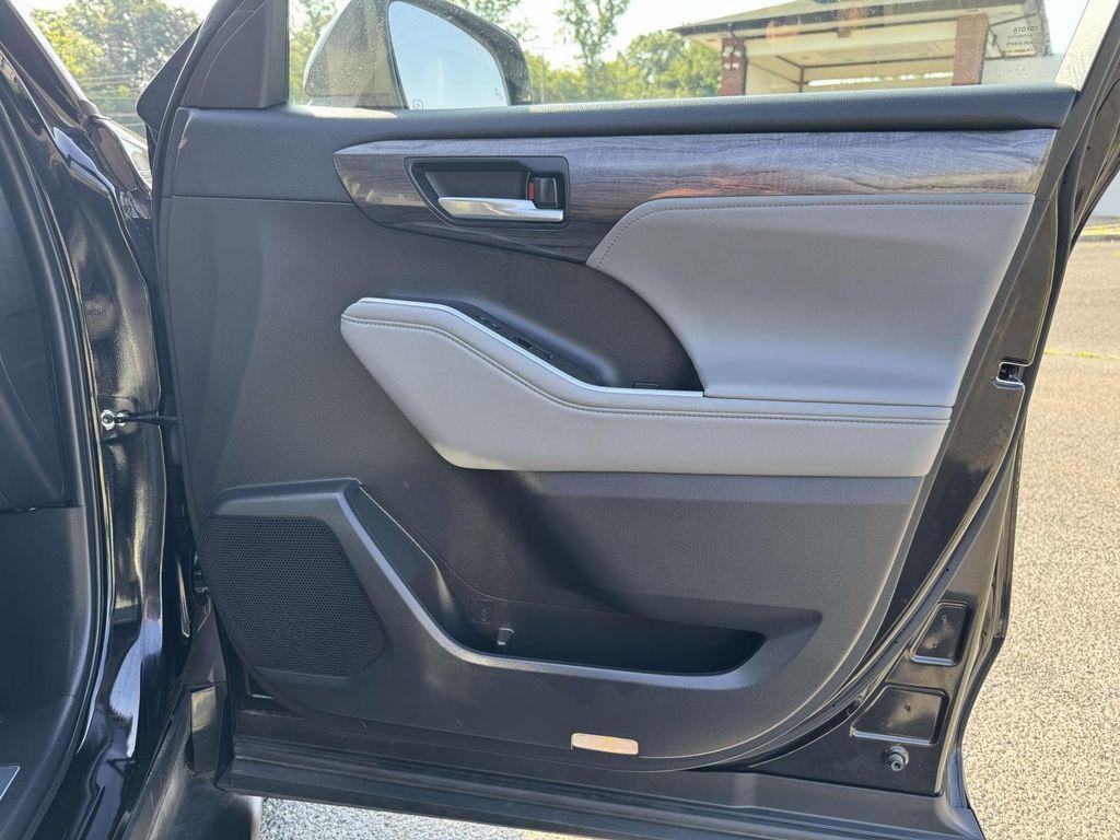 used 2022 Toyota Highlander car, priced at $35,265