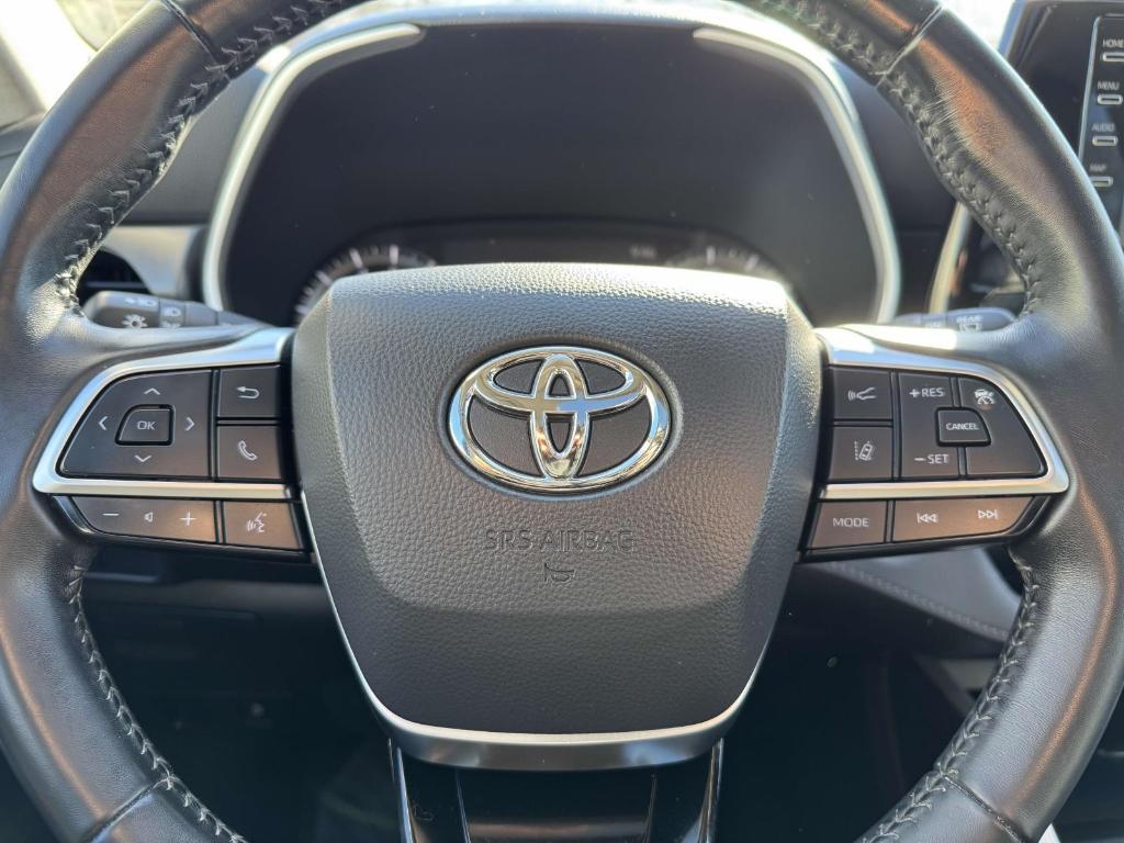 used 2021 Toyota Highlander car, priced at $29,988