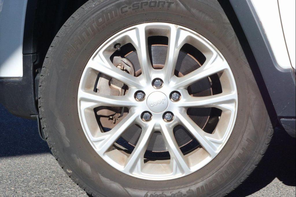 used 2019 Jeep Cherokee car, priced at $17,988