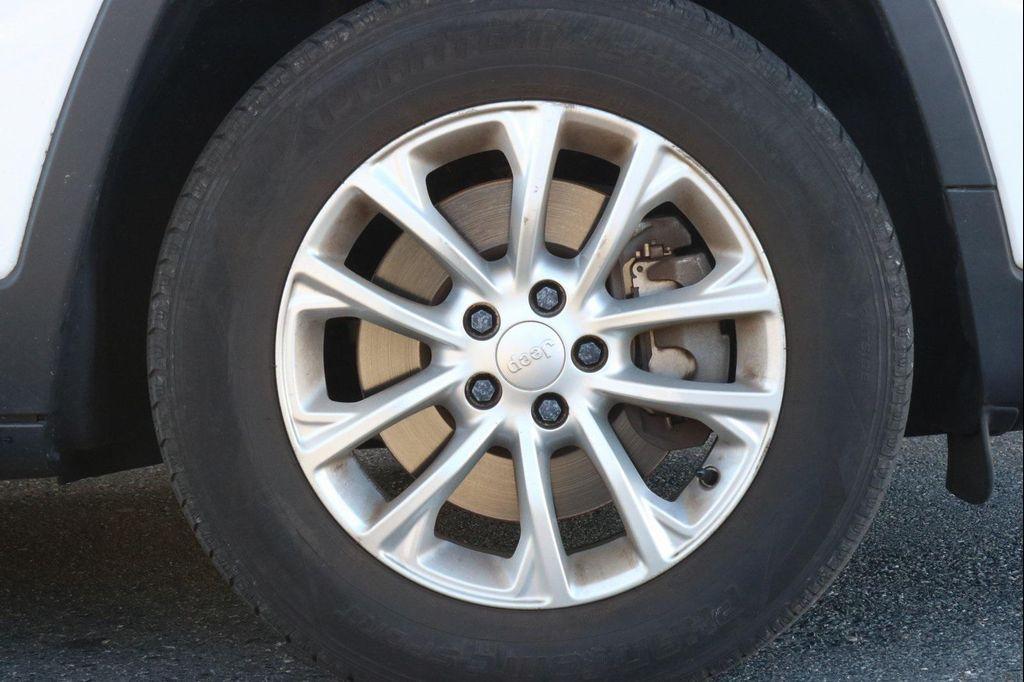 used 2019 Jeep Cherokee car, priced at $17,988