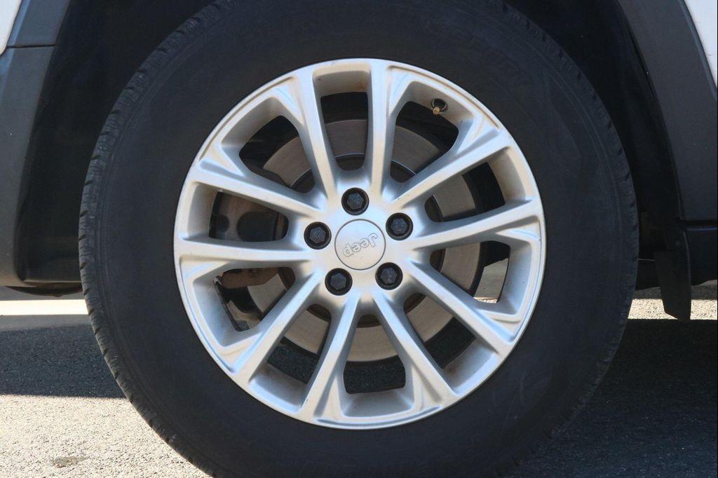 used 2019 Jeep Cherokee car, priced at $17,988