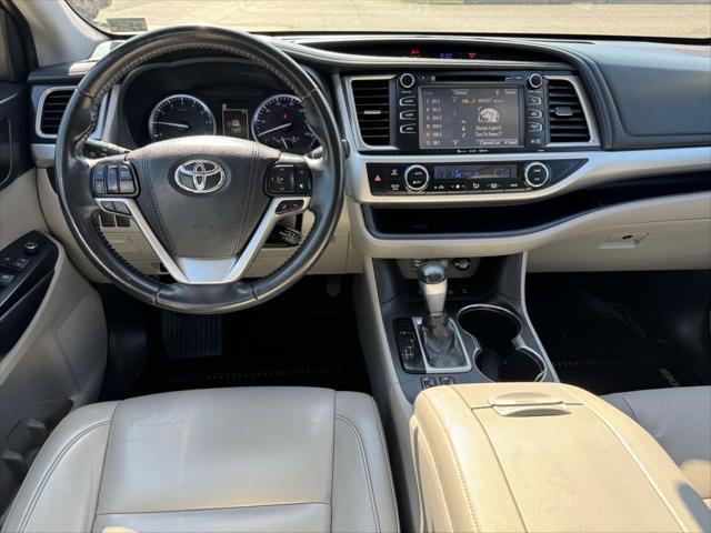used 2019 Toyota Highlander car, priced at $26,817
