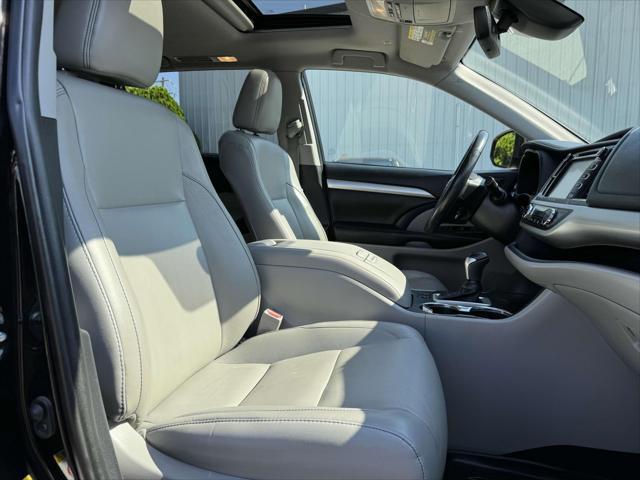 used 2019 Toyota Highlander car, priced at $26,817