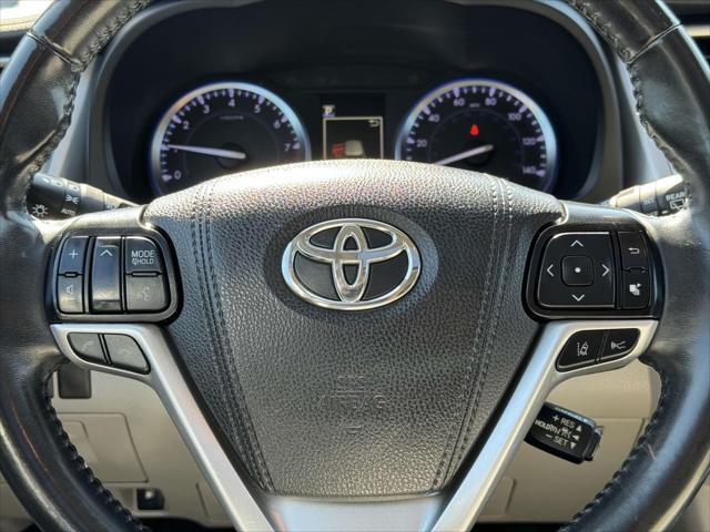 used 2019 Toyota Highlander car, priced at $26,817