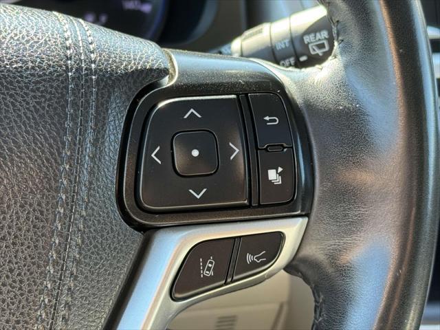 used 2019 Toyota Highlander car, priced at $26,817