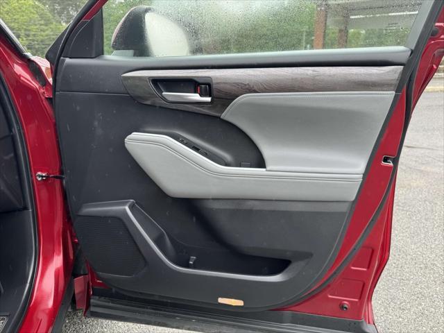 used 2023 Toyota Highlander car, priced at $42,189