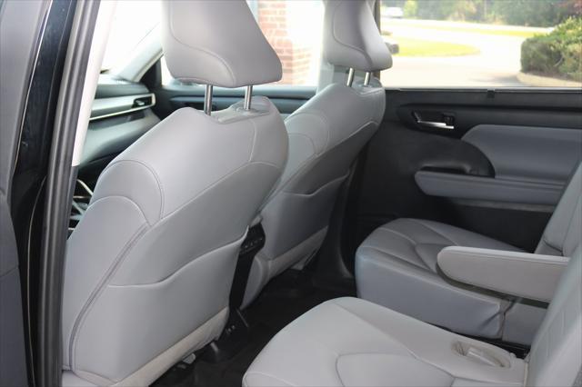 used 2021 Toyota Highlander car, priced at $32,699