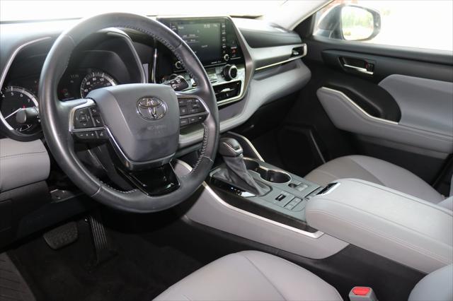 used 2021 Toyota Highlander car, priced at $32,699