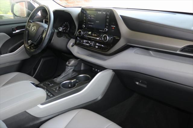 used 2021 Toyota Highlander car, priced at $32,699