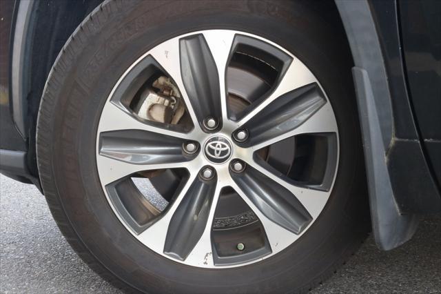 used 2021 Toyota Highlander car, priced at $32,699