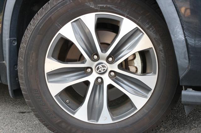 used 2021 Toyota Highlander car, priced at $32,699