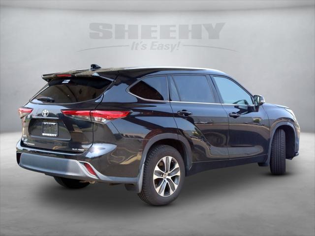 used 2021 Toyota Highlander car, priced at $32,699