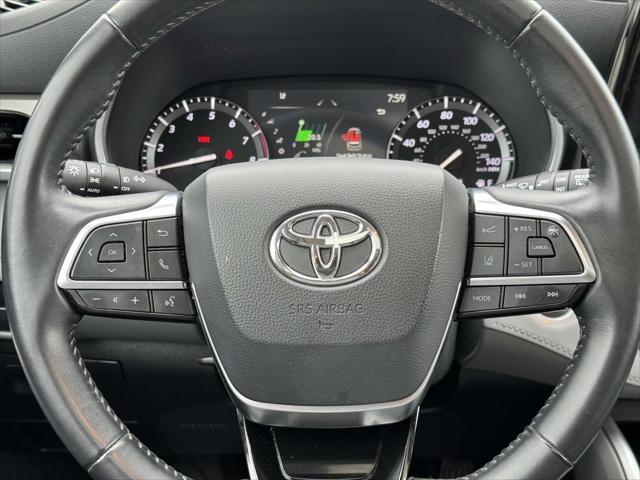 used 2021 Toyota Highlander car, priced at $32,580
